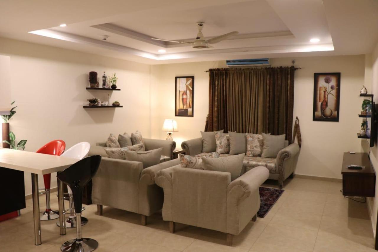 Elegant & Charming One Bed Apartment In Bahria Town 라왈핀디 외부 사진