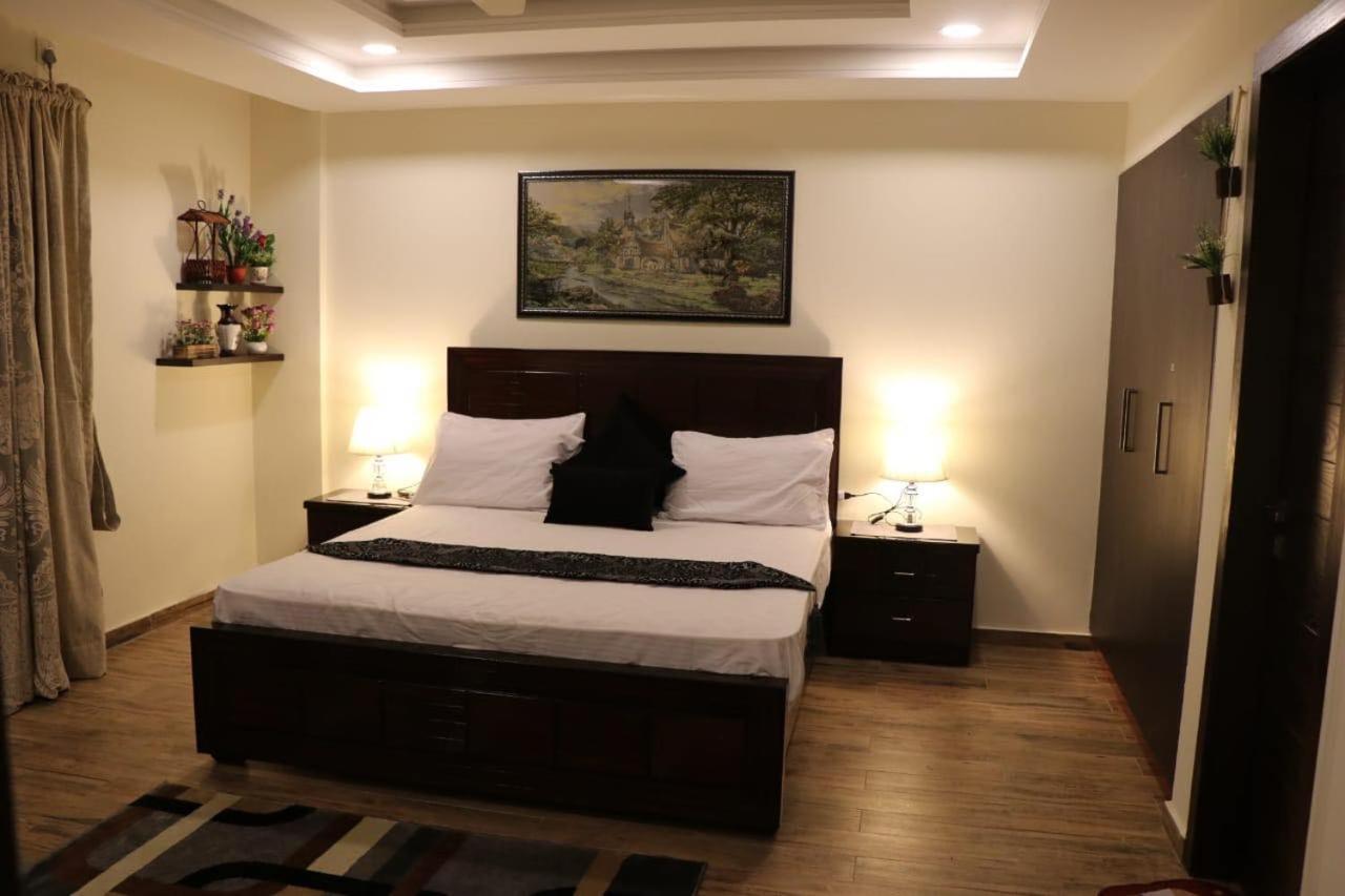 Elegant & Charming One Bed Apartment In Bahria Town 라왈핀디 외부 사진