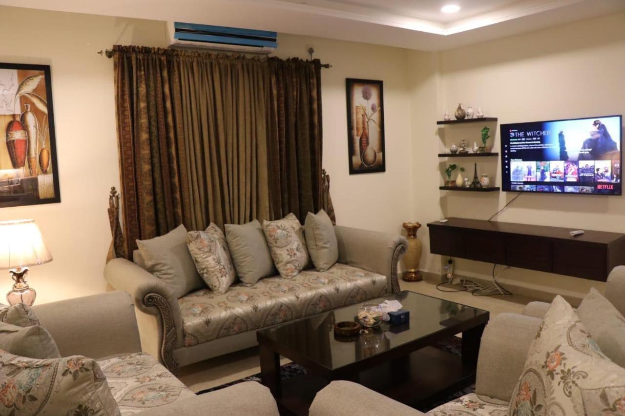 Elegant & Charming One Bed Apartment In Bahria Town 라왈핀디 외부 사진