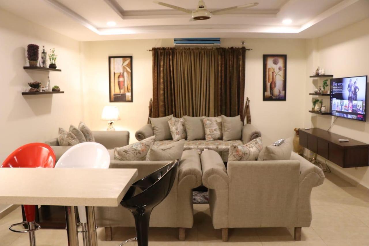 Elegant & Charming One Bed Apartment In Bahria Town 라왈핀디 외부 사진
