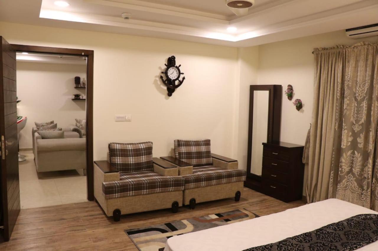 Elegant & Charming One Bed Apartment In Bahria Town 라왈핀디 외부 사진