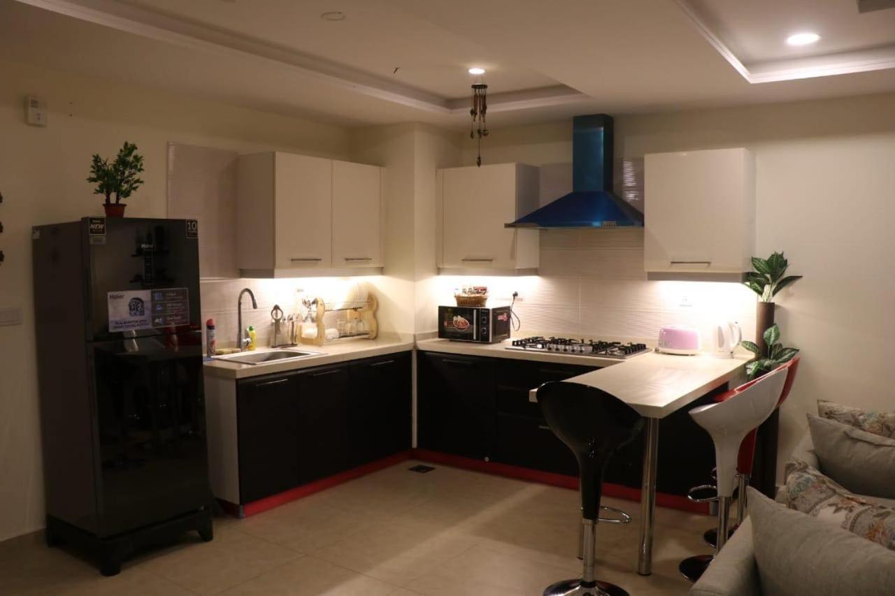 Elegant & Charming One Bed Apartment In Bahria Town 라왈핀디 외부 사진