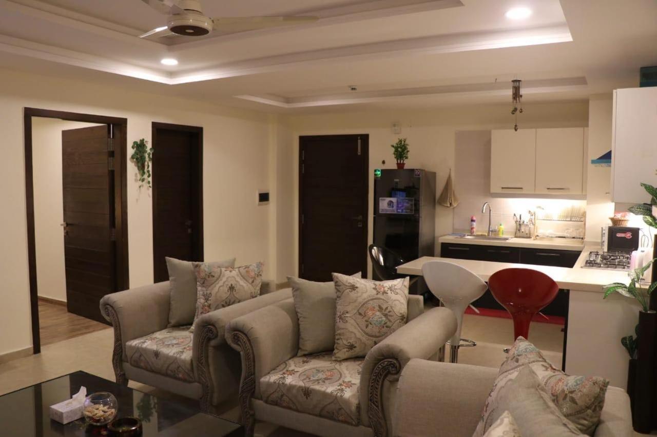 Elegant & Charming One Bed Apartment In Bahria Town 라왈핀디 외부 사진