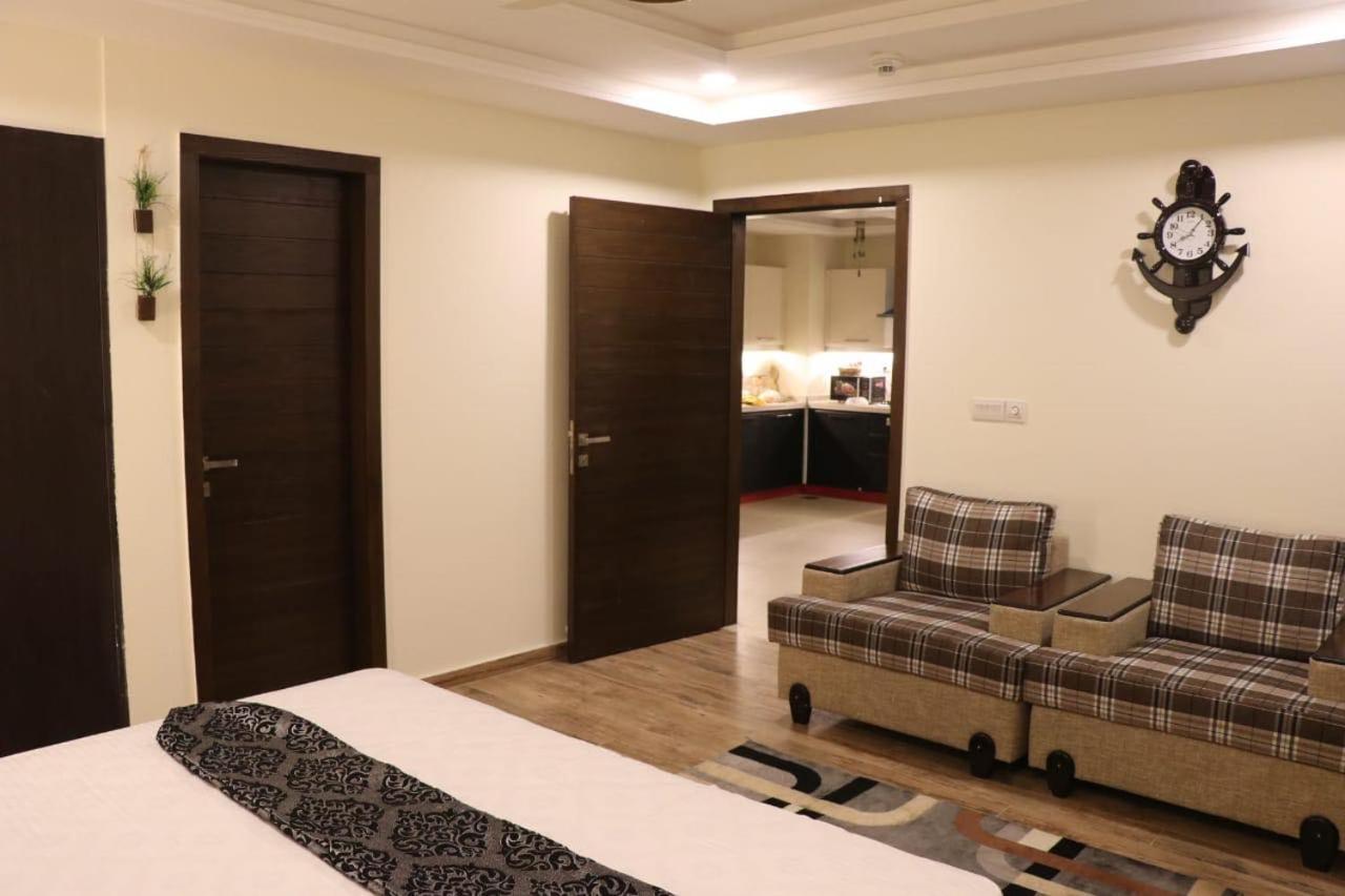 Elegant & Charming One Bed Apartment In Bahria Town 라왈핀디 외부 사진